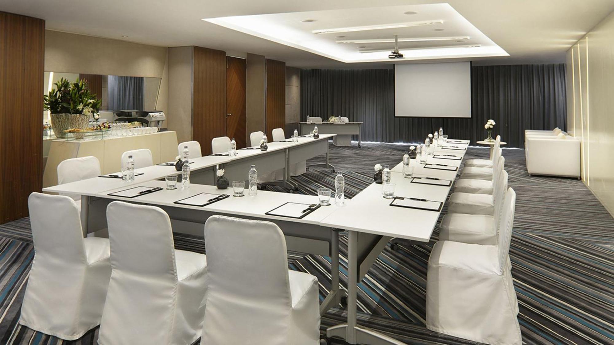 Hotel Baraquda Heeton Pattaya By Compass Hospitality Exterior photo